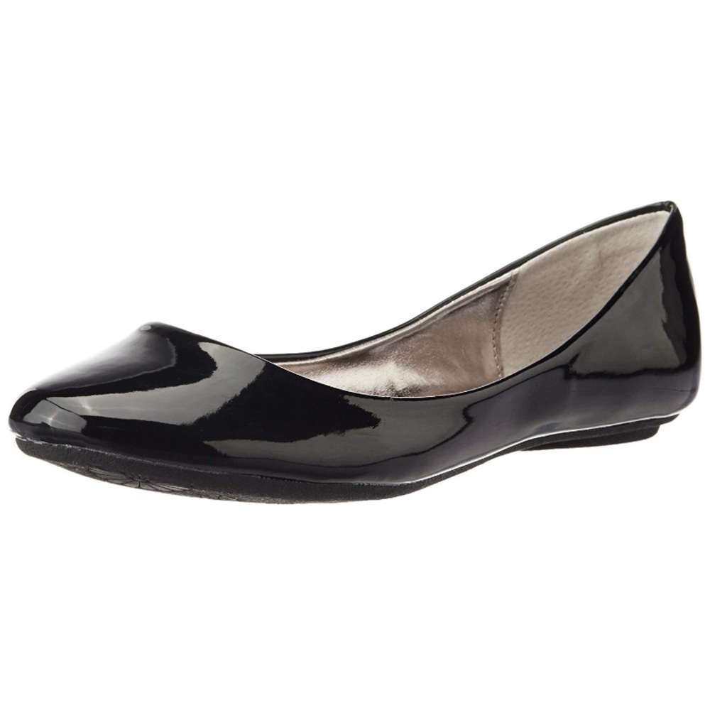 Never worn Steve Madden black leather flats